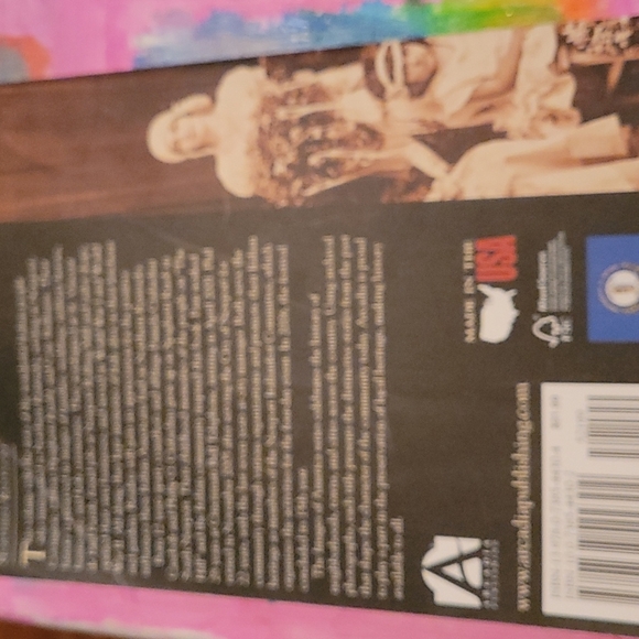 Italians of Newport paperback book - Picture 2 of 2